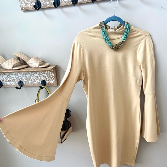 VENUS Dresses & Skirts - 💛New Venus beige belle sleeve dress
